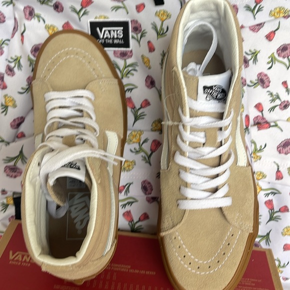Vans WMNS Sk8-Hi
Humus/Gum
VN0A38GEVS8
Sneakers - Picture 13 of 16